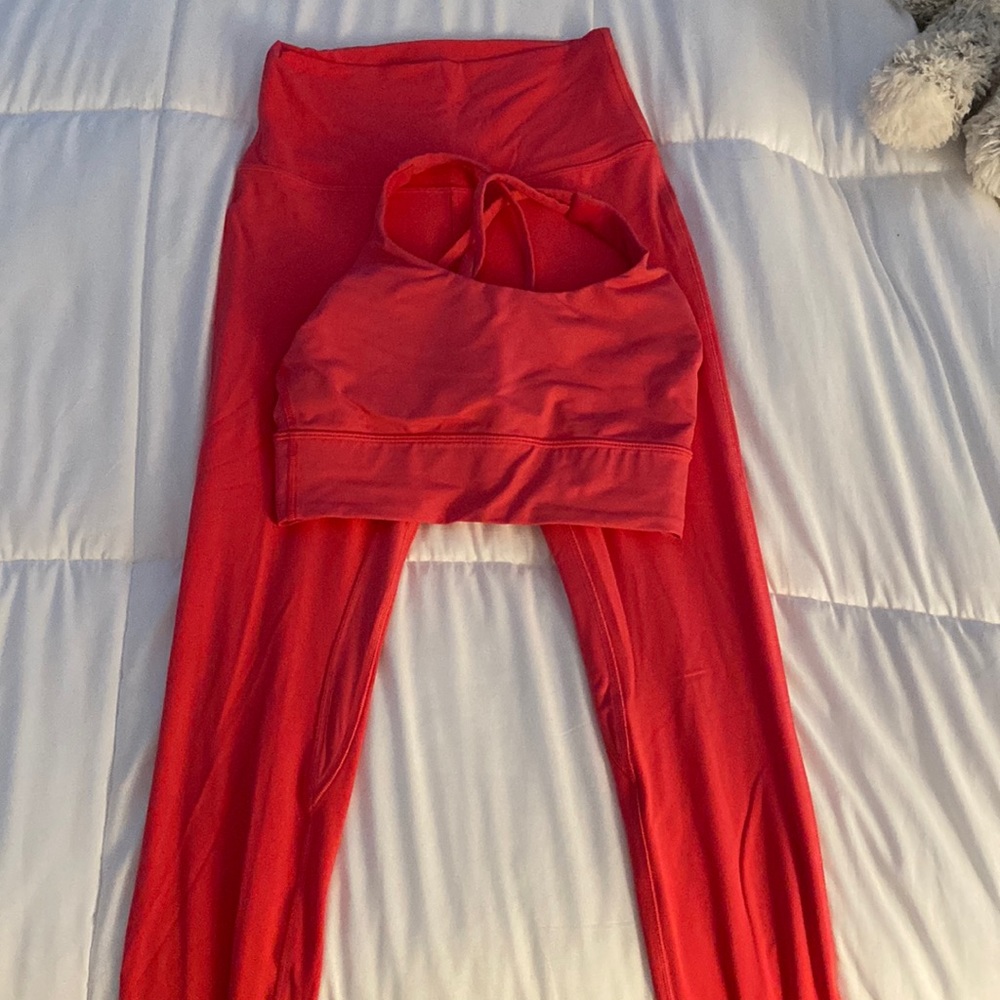 SET - Lululemon sports bra and leggings